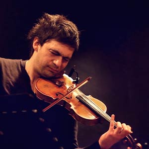 Saša Lazarević playing the violin